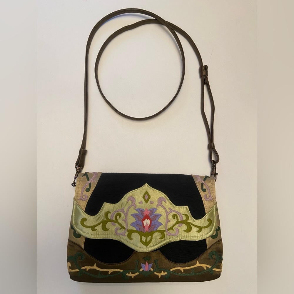 Oovoo Handbag EUC hand embroidered, multi-use: clutch, shoulder, crossbody